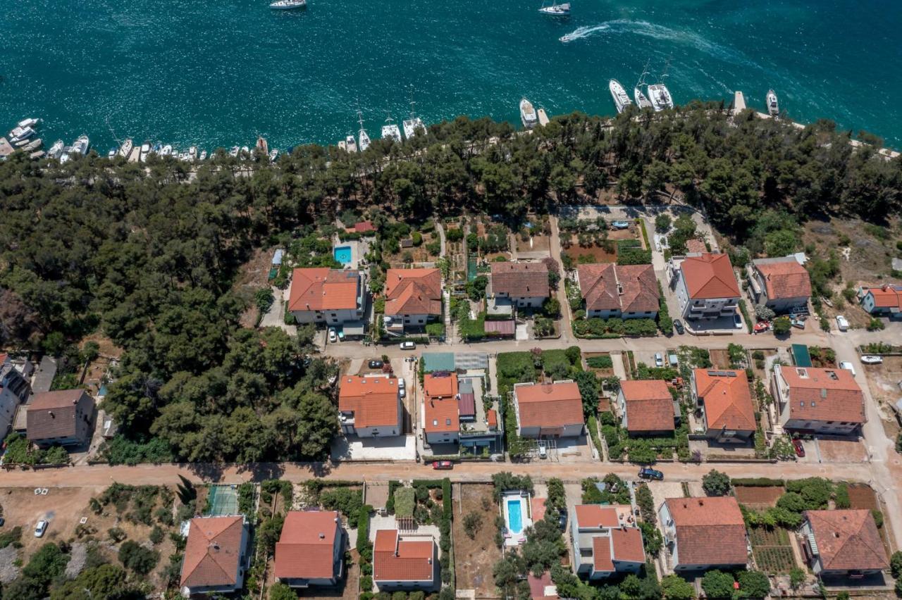 House Oliva With Private Pool And Large Garden Villa Stari Grad  Dış mekan fotoğraf